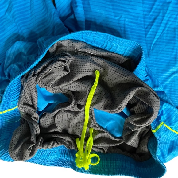 Under Armour shorts size 2XL - Picture 7 of 7